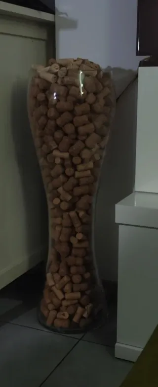 Jarrón cristal grande con tapones de vino