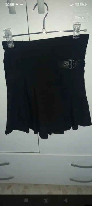 Camiseta negra con estampado anime+faldas