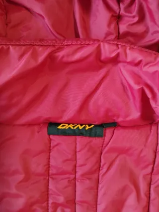 Chaqueta DKNY Negra y Roja Deportiva