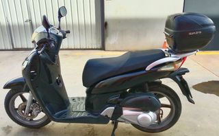 Honda SH 125i Negra  recien revisada