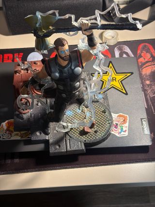 Figura Thor con Mjolnir y Rayos