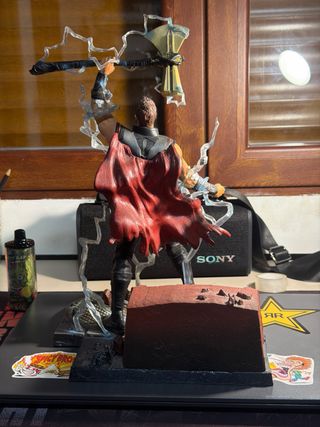 Figura Thor con Mjolnir y Rayos