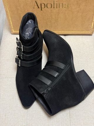 Botas Apolina Negras con Hebillas