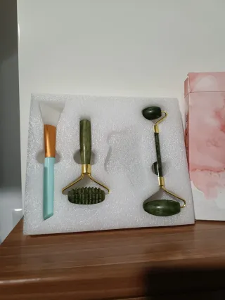 Set Gua Sha e Rullo Viso Jade