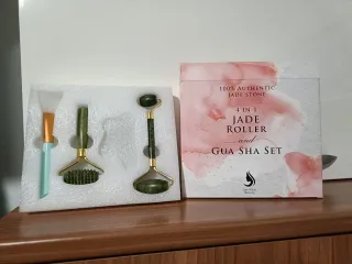 Set Gua Sha e Rullo Viso Jade