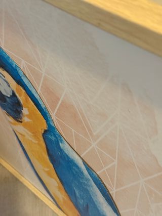 Cuadro loro madera elegante