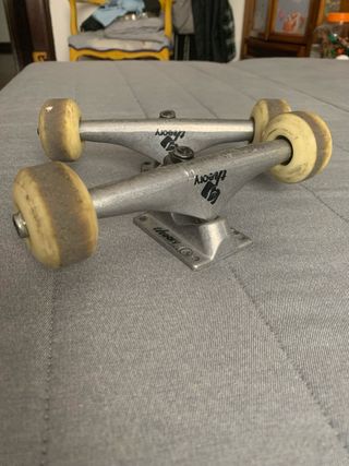 Ejes y ruedas para skate