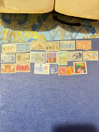 200 francobolli della Francia