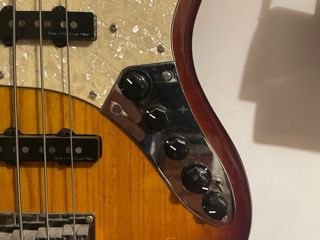 Sire Marcus Miller V7 Swamp Ash-4 TS