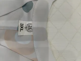 Uniforme trabajo mujer morado y blanco