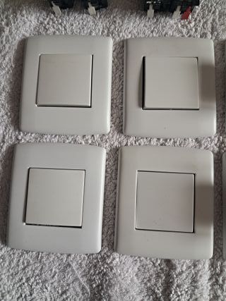 Lote Material Eléctrico: Enchufes e Interruptores