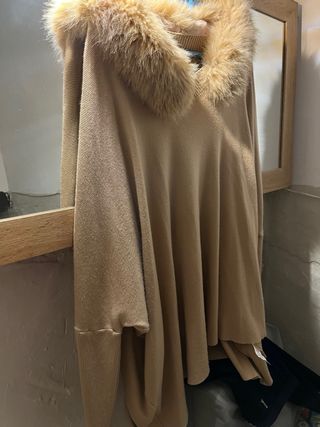 Jersey capa beige con cuello pelo Talla Única
