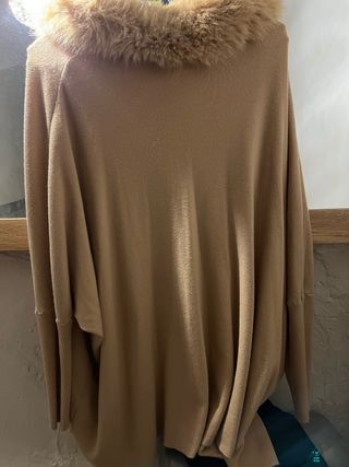 Jersey capa beige con cuello pelo Talla Única