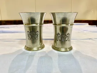 PAREJA DE COPAS ANTIGUAS DE PELTRE