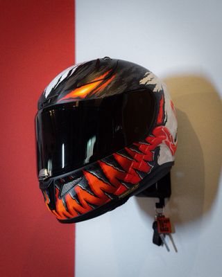 Soporte Casco Moto y Llaves Negro