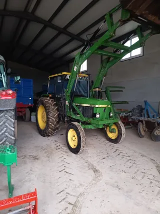 Tractor John Deere 2650 con pala león doble efecto