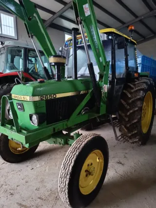 Tractor John Deere 2650 con pala león doble efecto