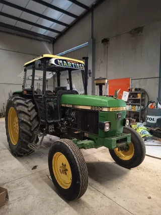 Tractor John Deere 2650 con pala león doble efecto