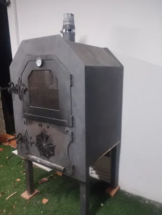 Horno de leña metálico