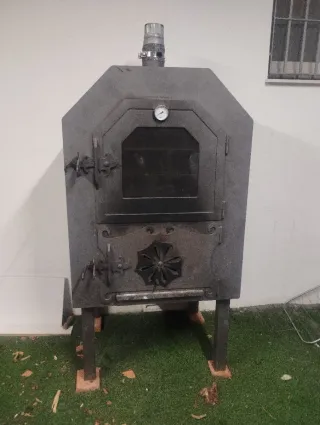 Horno de leña metálico