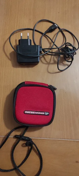 Nintendo Game Boy Advance SP, caricabatterie e custodia