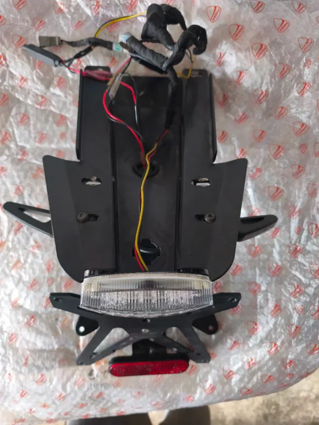 Portamatrículas corto Ducati Monster 696