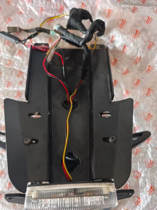 Portamatrículas corto Ducati Monster 696