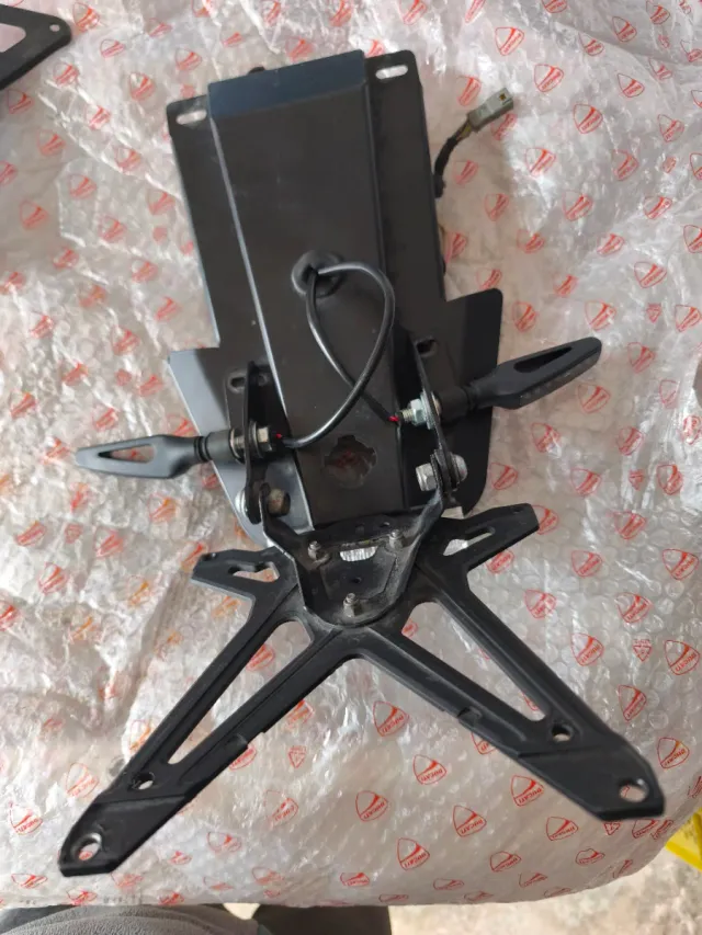 Portamatrículas corto Ducati Monster 696