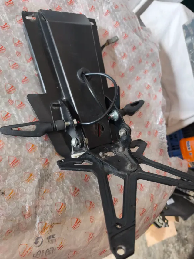 Portamatrículas corto Ducati Monster 696