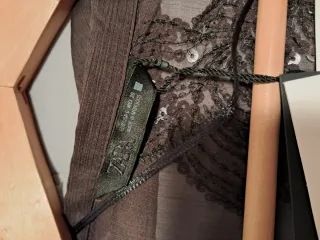 Blusa Zara lentejuelas y plumas