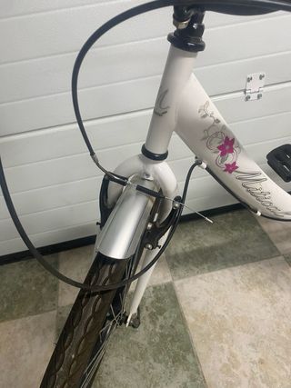 Bicicleta de paseo blanca