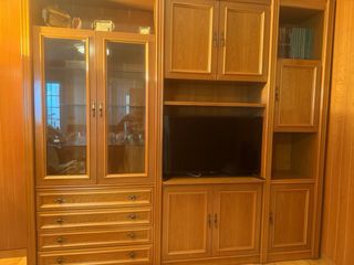 Mueble de comedor madera y cristal