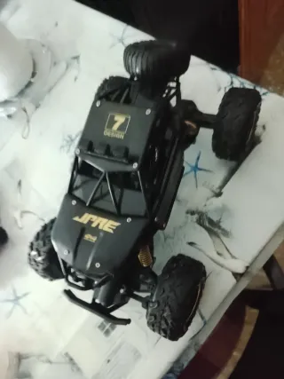 Coche RC todoterreno negro