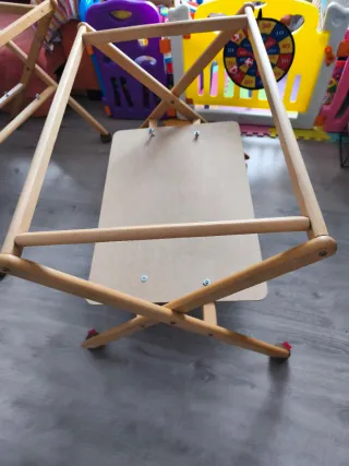 Minicuna de bebé azul a rayas