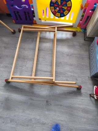 Minicuna de bebé azul a rayas