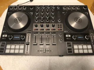 Controlador DJ Traktor S4 MK3 + Flightcase