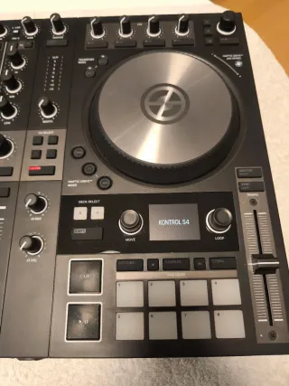 Controlador DJ Traktor S4 MK3 + Flightcase