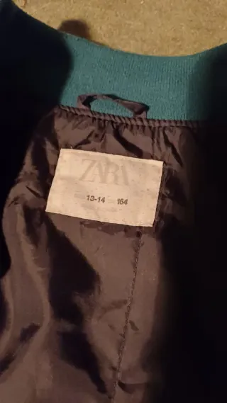 Chaqueta Bomber Zara Negra y Beige