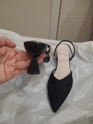 Zapato salón destalonado negro