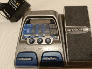 Pedalera multieffetti Digitech RP200 per chitarra