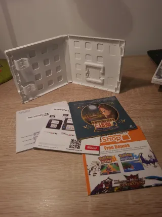 Caja Layton's Mystery Journey 3DS