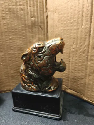 Lote 3 mecheros figuras bronce