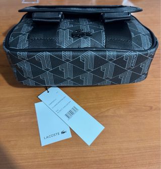 Borsello Lacoste  Colore nero monogram  Dustbag