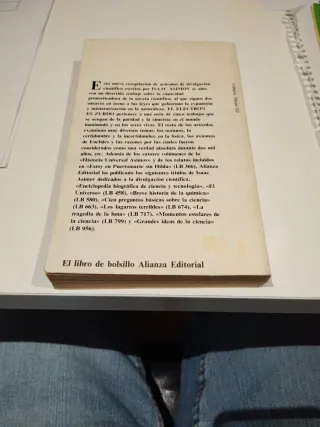 El electrón es zurdo y otros ensayos científicos
