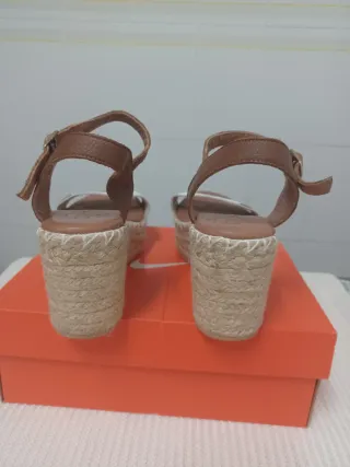 Sandalias Popa Cuña Blanco y Marrón