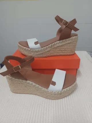 Sandalias Popa Cuña Blanco y Marrón