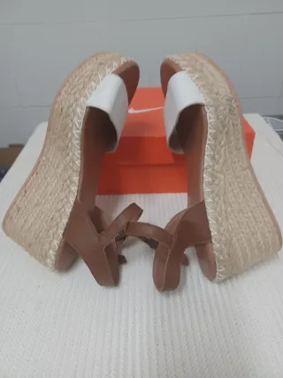 Sandalias Popa Cuña Blanco y Marrón