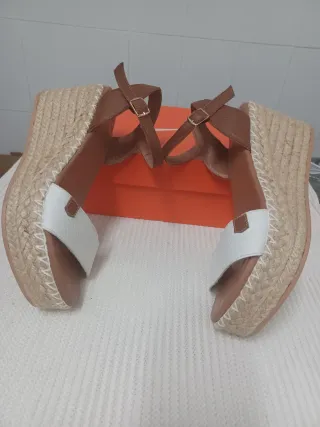 Sandalias Popa Cuña Blanco y Marrón