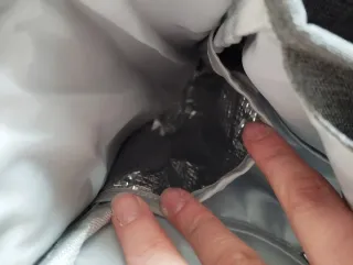 Bolsa de pañales gris con estampado