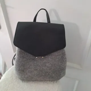 Bolso mochila fieltro y piel